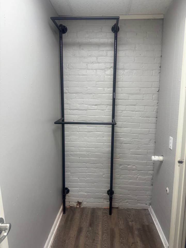 Boutique Pipe Outrigger Display System Kit #2 + Extra Hangrail – Retail Wall Display Setup