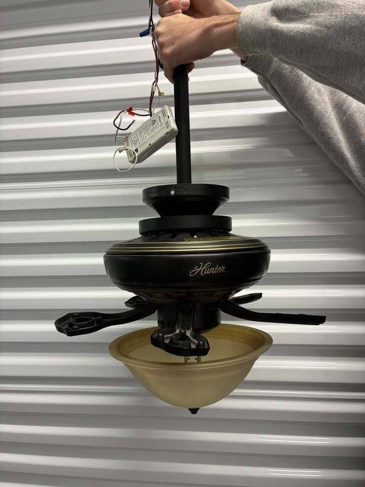 Hunter Ceiling Fan w/ Light Kit – Black & Brass – 5 Blade – Model 22550