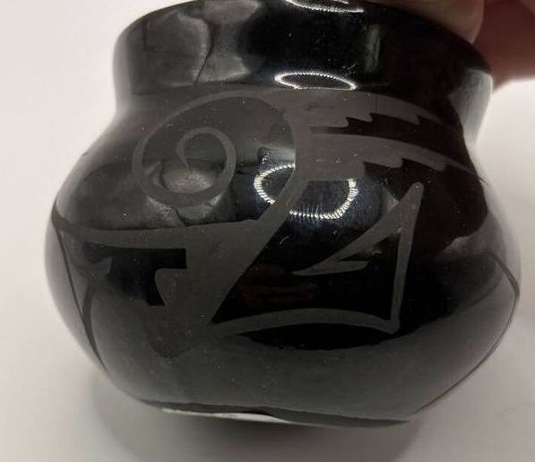 Cedar Mesa 70060 Black Etched Navajo Pottery Jar Signed B. Dine