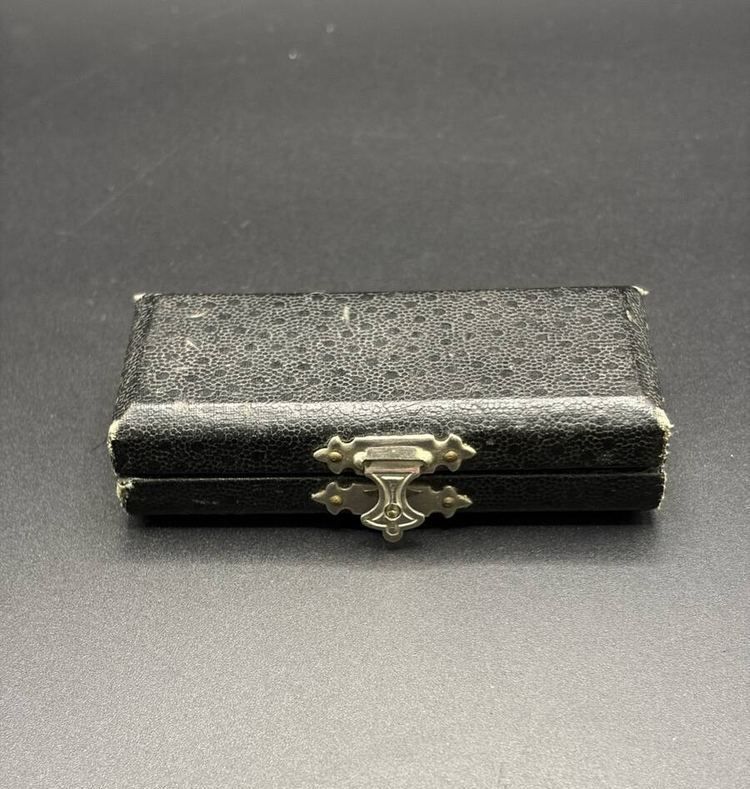Black Textured Jewelry Trinket Box Red Interior Brass Tone Latch